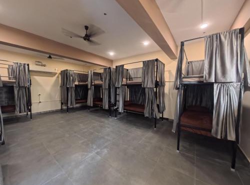 Sev-N Dorms AC Backpacker Hostel Near Girivalam