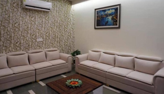 Shahatoot Stays – Stylish 1BHK Luxury Retreat in Dayalbagh, Agra