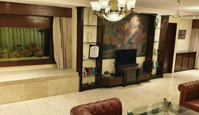 Spacious 5bhk retreat dadar private terrace