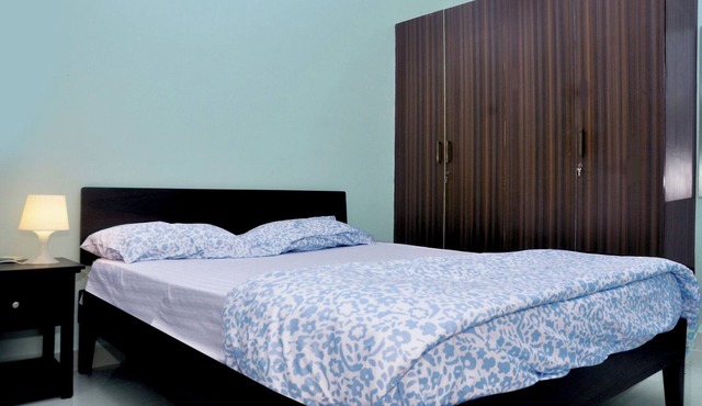 Spacious 7-bedroom villa in Bengaluru with AC