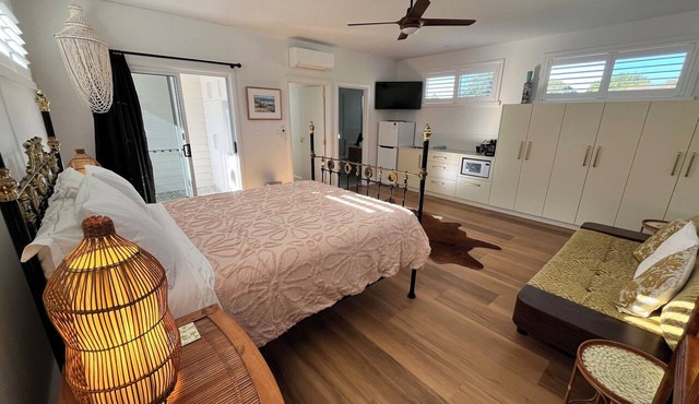 Spacious Byron Central Studio Apartment w/Private Balcony in Byron Bay