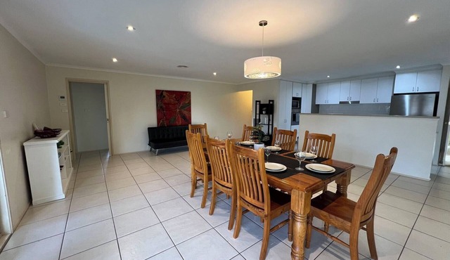 Spacious cheerful and comfortable family home in McKellar