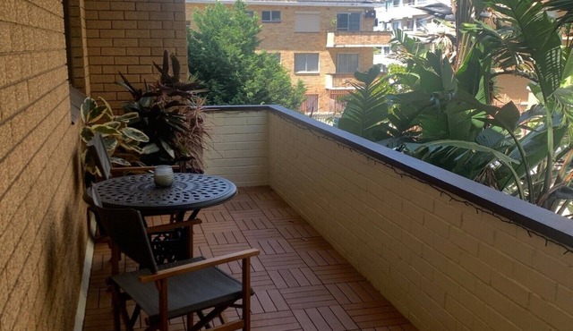 Spacious one bed apartment, short walk to the beach and transport. in Dee Why