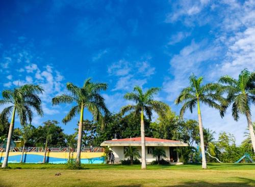 SRK Farm and Resort in Anjār
