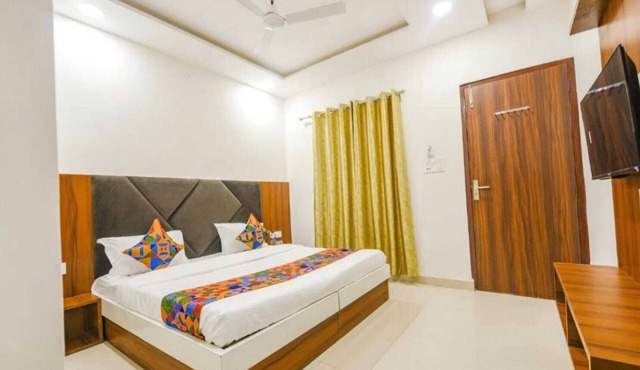 SSR STAY NEAR GOLDEN TEMPLE