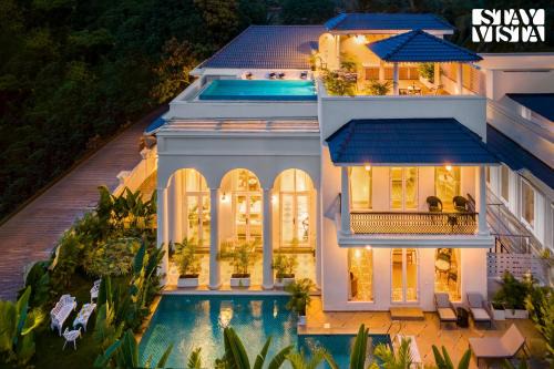 StayVista at Casa Armeh Premium Villa with Infinity Pool & Bathtub