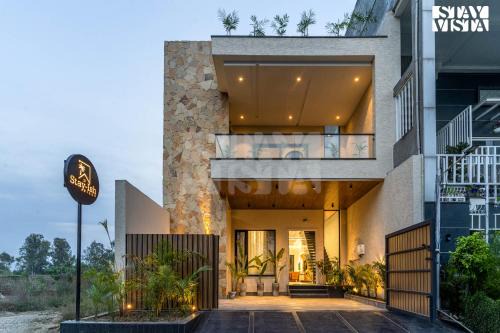 StayVista at Sundrift Villa with Pool, Wi-Fi, BBQ