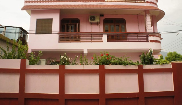 Studio Flat near river Ganges - Luxury, Location & Convenience - Fully Furnished