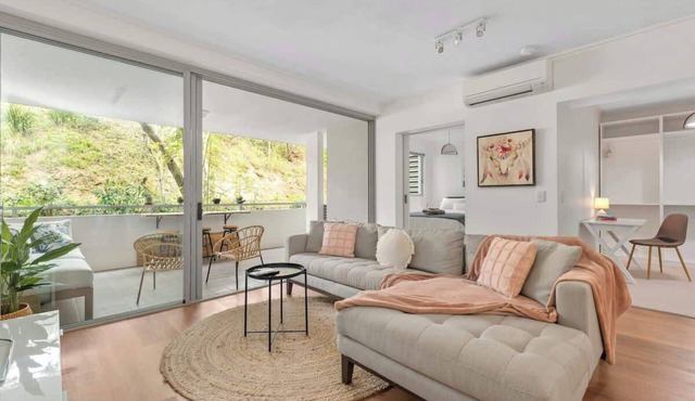 Sublime Simplicity! ~1Bed/Study/1Bath/Balcony/1Car in Teneriffe
