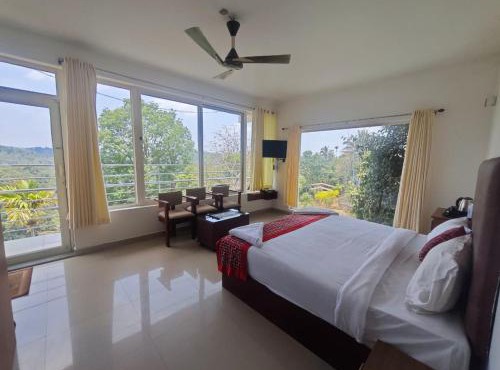 Suite Stayz with balcony in Munnar