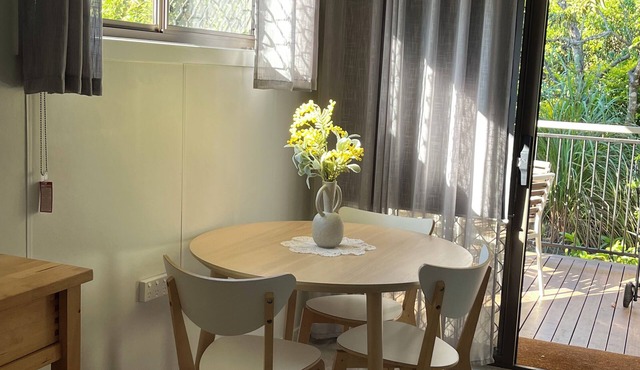 Sunny, modern, and clean guesthouse in Daisy Hill, leafy and convenient location in Daisy Hill