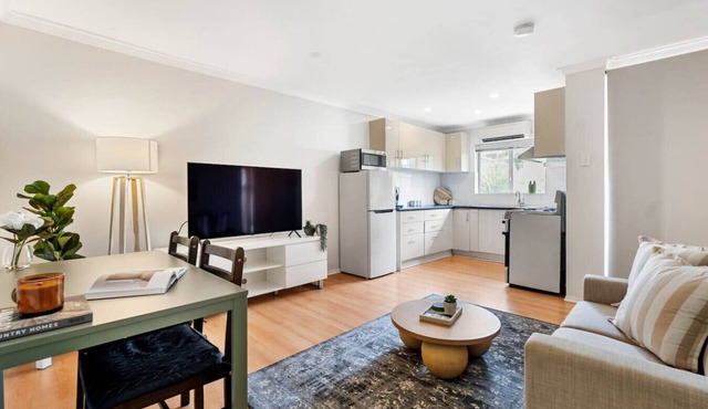 Sunny Side Studio - Mosman Park in Mosman Park