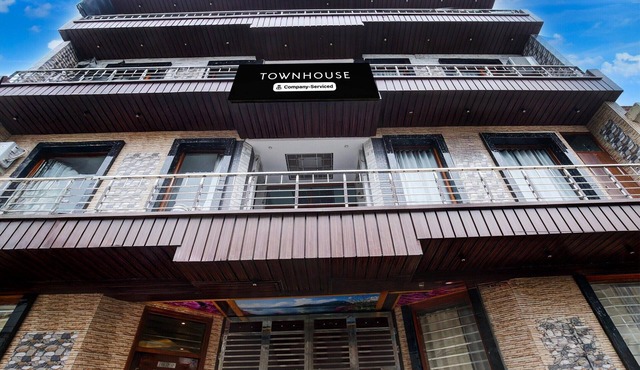 Super Deluxe RoomChandigarh Near PEC-PGI-PU