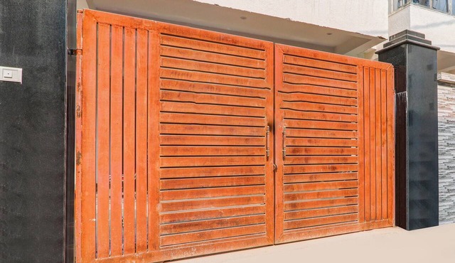 Super OYO Collection O Chitaipur IIT BHU in Varanasi