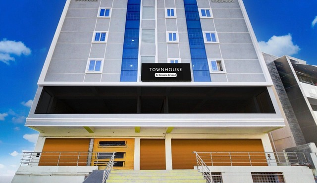 Super Townhouse LB Nagar Metro Station