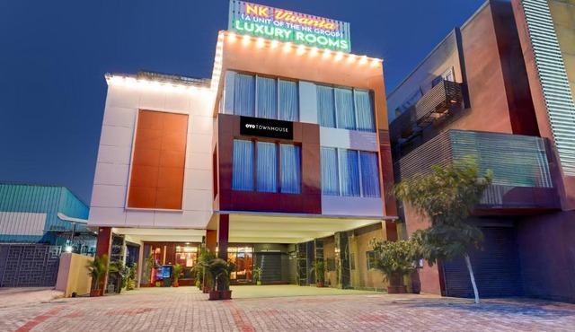Super Townhouse NK Vivanta Luxury Rooms