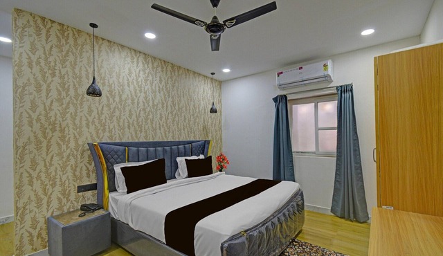 Super Townhouse OAK Banjara Hills