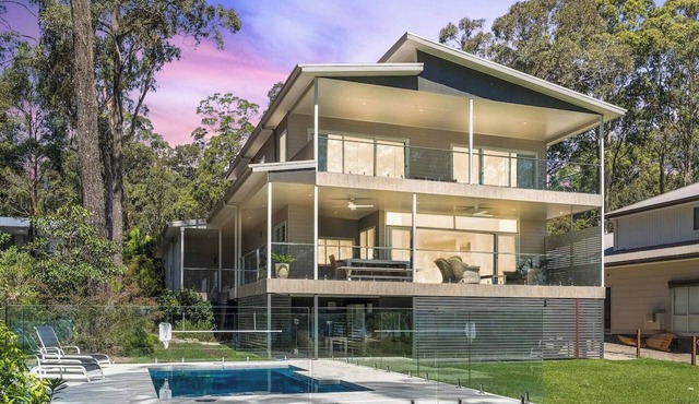 The Lake House - Complete Lakefront Oasis at Murrays Beach, Surrounded by Native Bushland & Wildlife in Murrays Beach