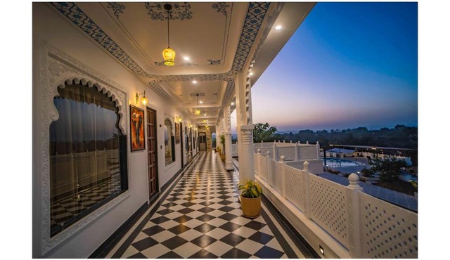 THE MARUWAS - A Luxury Retreat