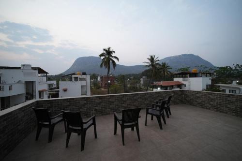The Rosewood - Falcon Stays at Nandi Hills