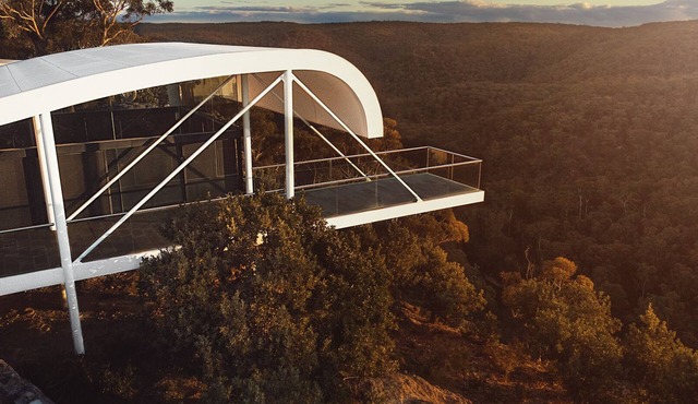 The Seidler House by Contemporary Hotels in JOADJA
