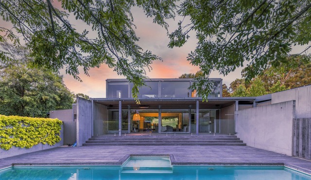 Thule Country Estate | Sleeps 12 | Private Lake, Pool & Farm | 45 mins Melbourne in Mount Macedon