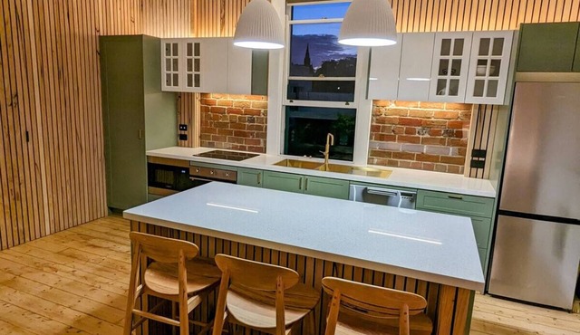 Timeless, classy, central! in Cooma