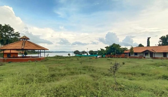 Trogon resort