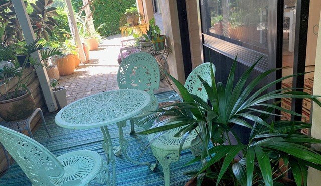 Valla Beach Studio Apartment in Leafy Surroundings, close to beach. in Valla Beach