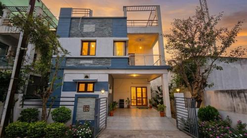 Velora by Guestly Modern Luxury Stay Sainikpuri