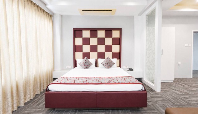 Viz Park Hotel-Business Hotel GIDC Anand
