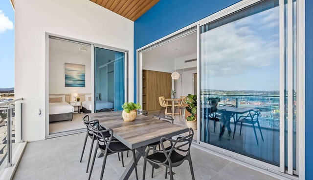 Waterfront 2-Bed Oasis - Pool, Steam, Jacuzzi, Gym in Bokarina