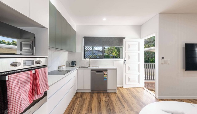 Windsor Charm - Unit One in Hermit Park