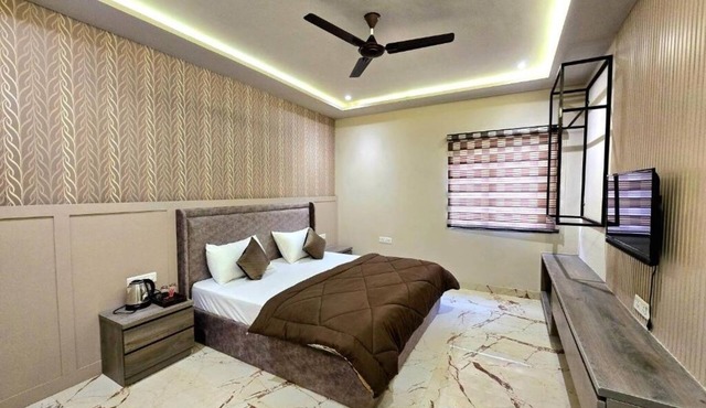 Zipcode Stay : Deluxe King Room