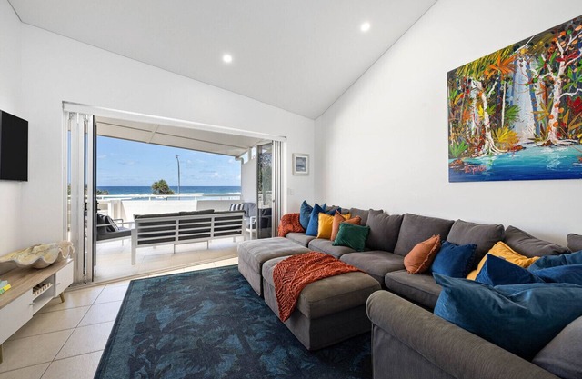 Lennox Head Waves Beachfront Penthouse in Lennox Head
