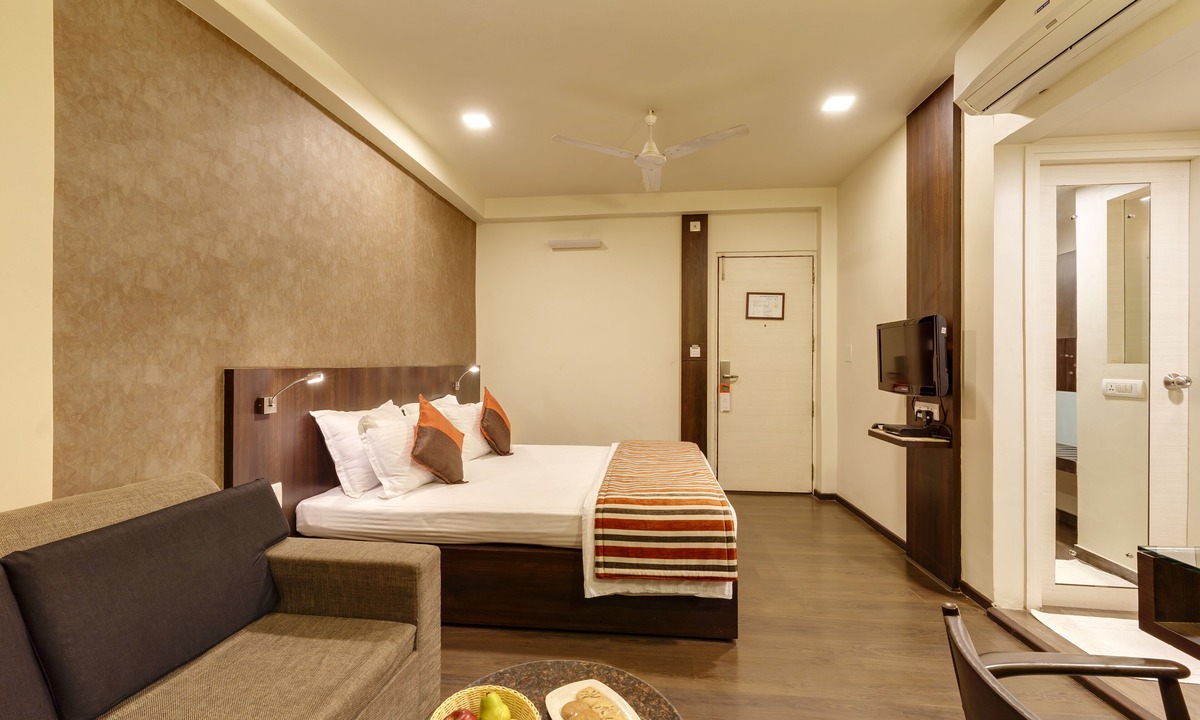 Kolhapur Hotel | Regenta Place Raysons Kolhapur