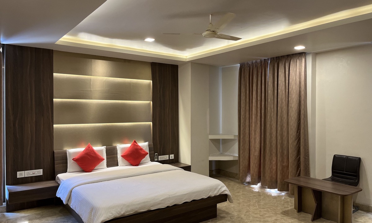 Chittoor Hotel | HSM Grand