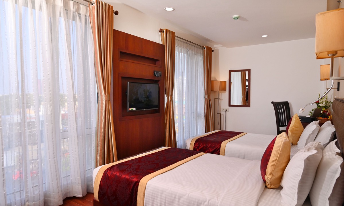 Thoraipakkam Hotel | Raaj Bhaavan Clarks Inn Chennai