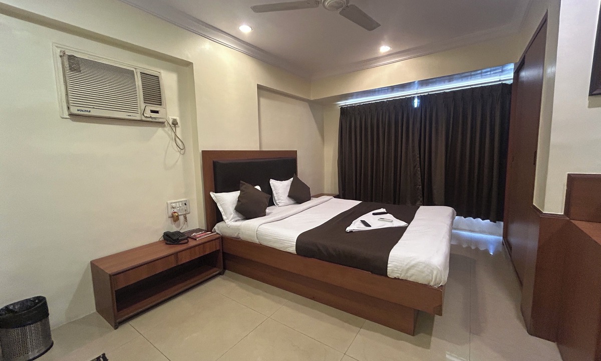 Malad East Hotel | Hotel Lucky Near Nesco