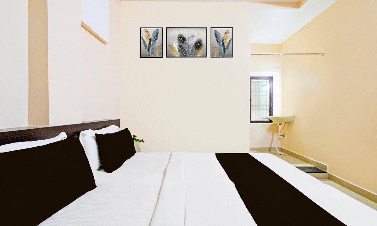Kurnool House | Deluxe Nagamayuri Grand
