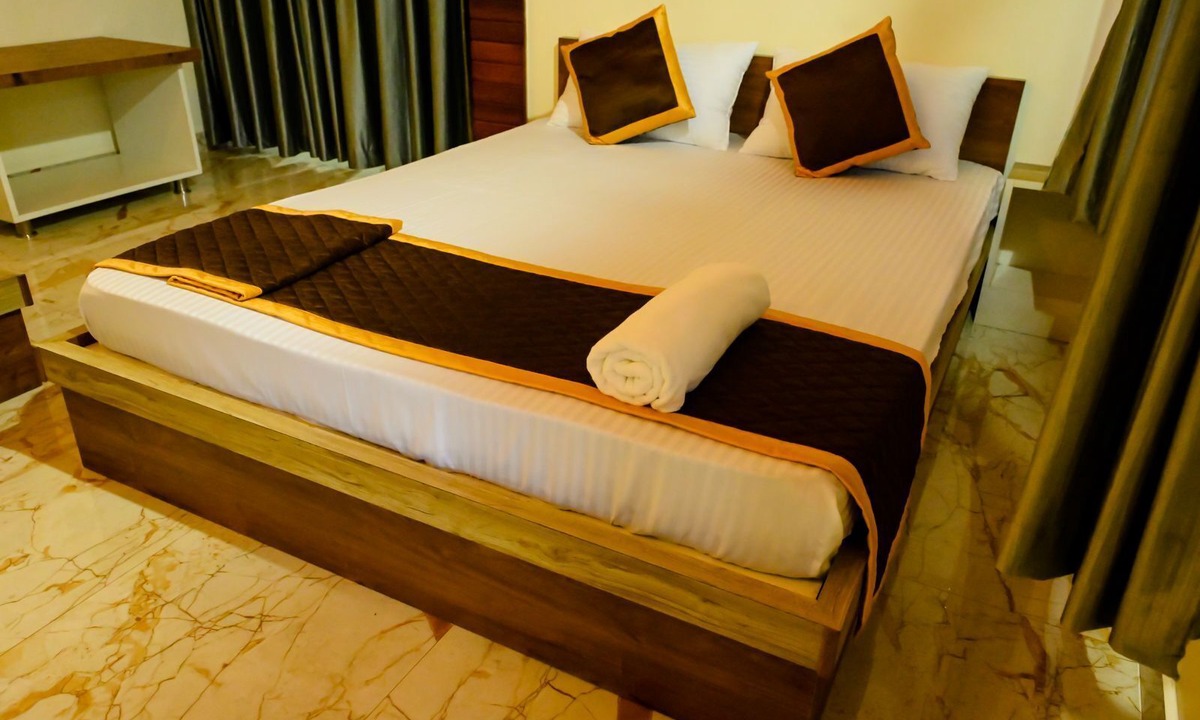 Sangameswarpet Hotel | Cliff Haven Homestay
