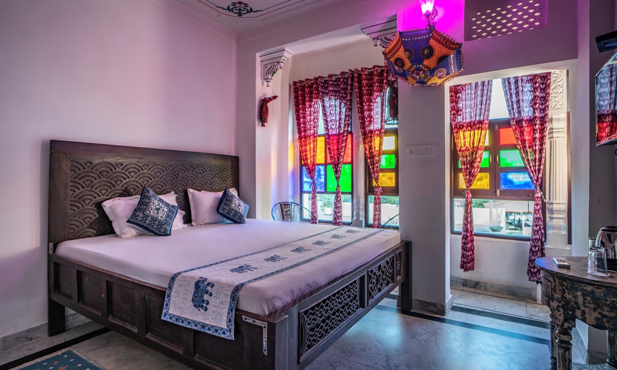 Lake Swaroop Sagar Hotel | Soham Haveli Udaipur
