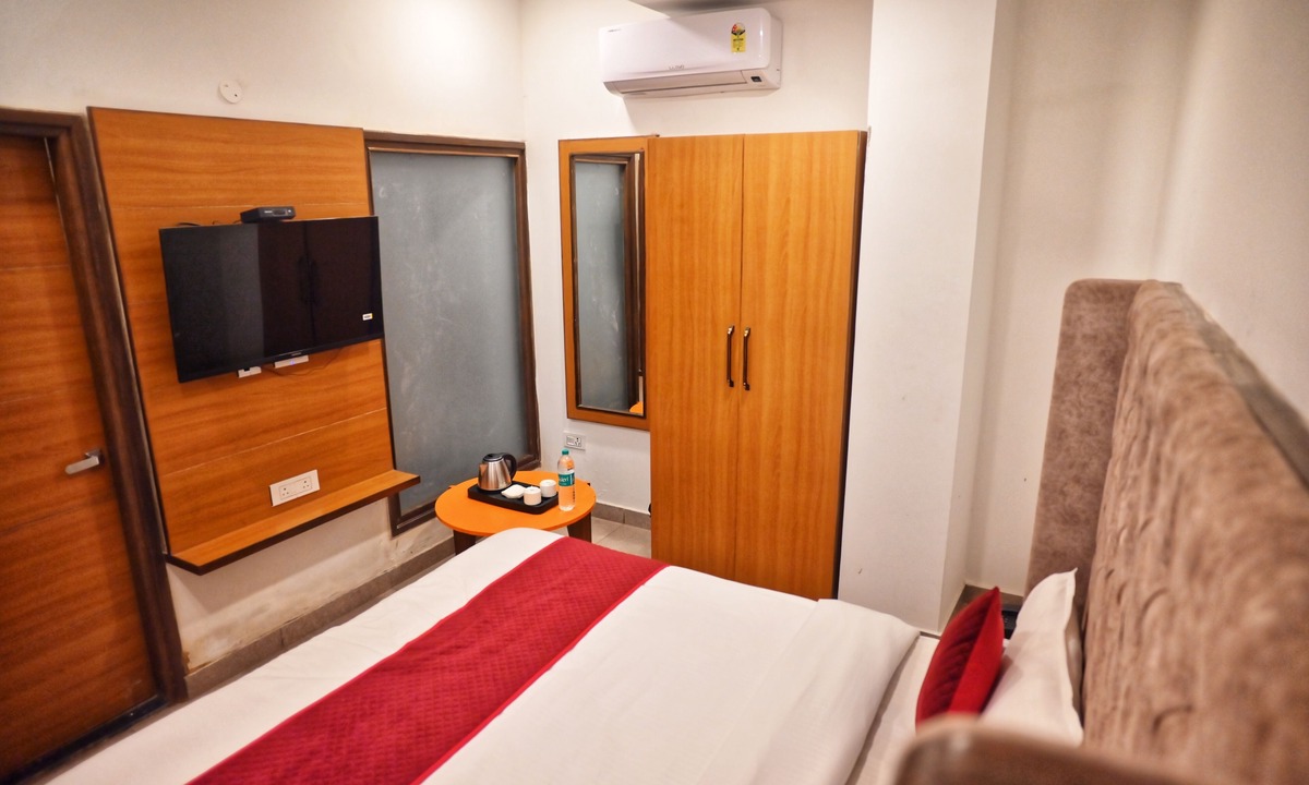 Kishangarh Hotel | Hotel Lake View -Near Sukhna Lake