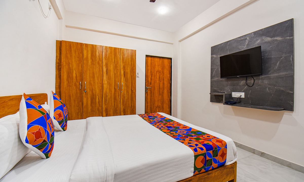 Pune Hotel | FabHotel Prime Esta Inn - Nr. Novotel Pune Nagar Road, Viman Nagar