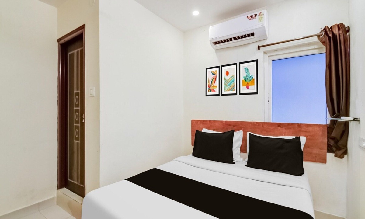 Hyderabad House | Deluxe With Twin Bed Neredmet Road