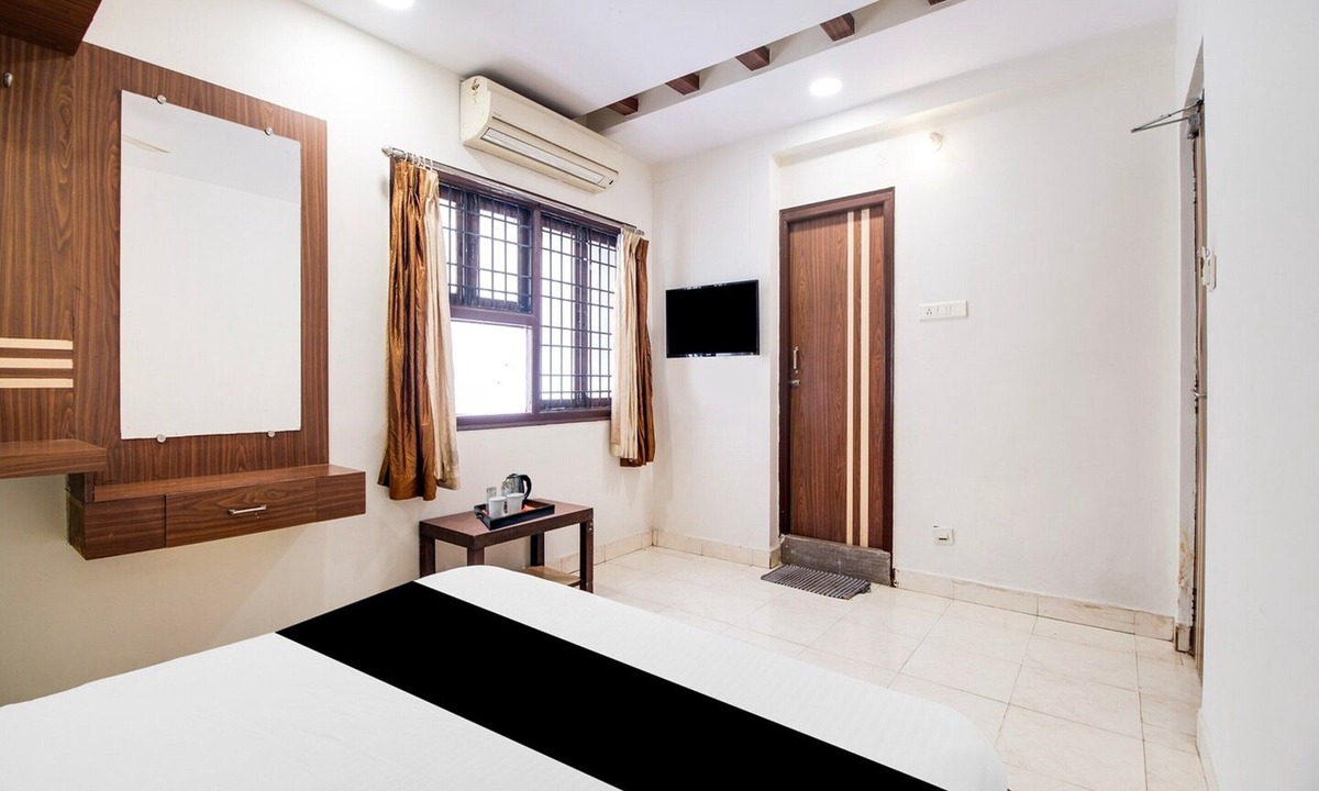 Dabagardens House | Deluxe Hotel Sree Residency