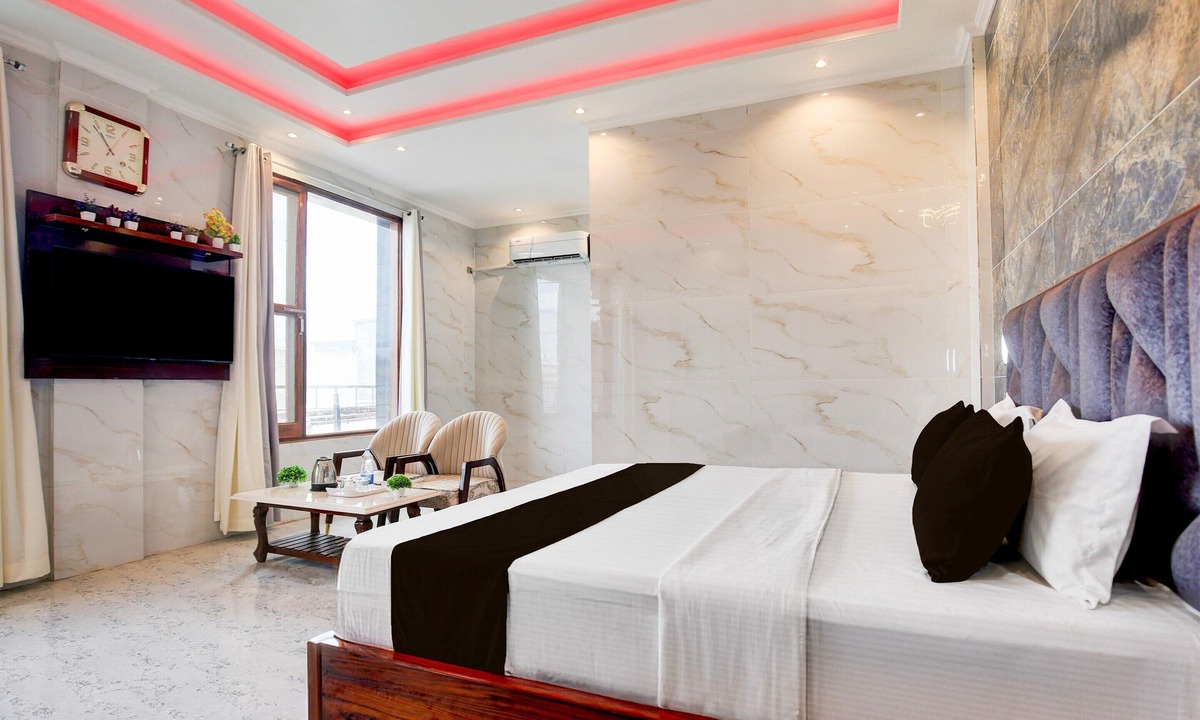 Kishangarh House | Deluxe Chandigarh Near Pec-pgi-pu Hotel Paradise