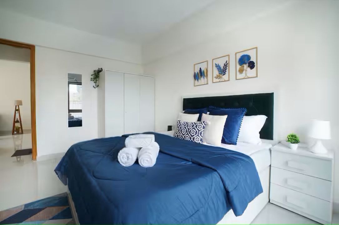 Santacruz Apartment | The Emerald Bloom, 2BHK Apt near Airport,Bkc&NMACC