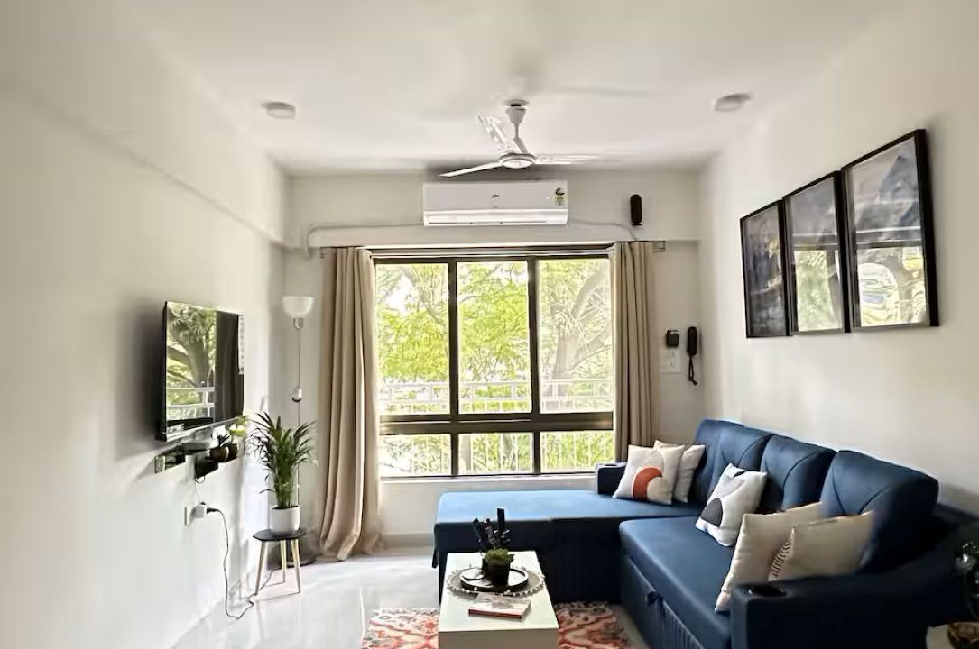 Santacruz Apartment | URBAN PAUSE, 2BHK Apt near BKC,airport&NMACC