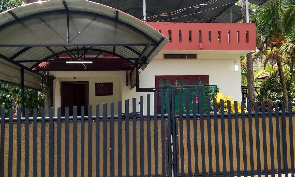 Kazhakuttam House | Veedu Homestay Nalanchira Trivandrum